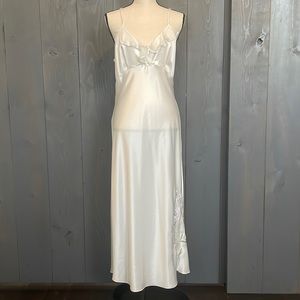 Private Luxuries Full Length Nightgown White Satin Purple Floral Embroidery Med